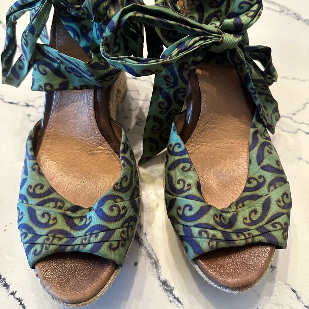 UGG Lucianna Marrakech Green/Blue Satin Espadrilles Wedge Sandal Size 7